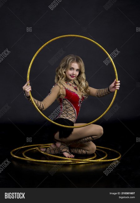 Красивые девушки в цирке