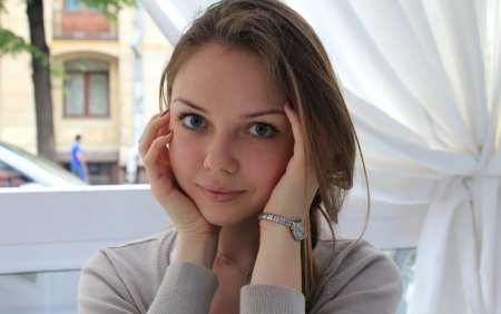 Обычная симпатичная девушка