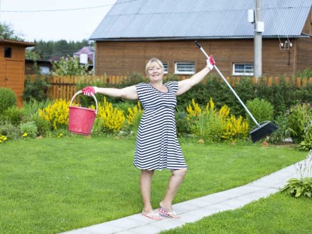 Женщина на даче