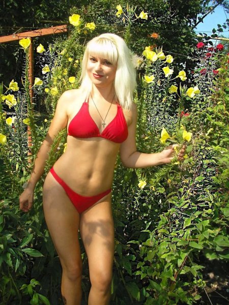 Взрослые женщины в купальниках