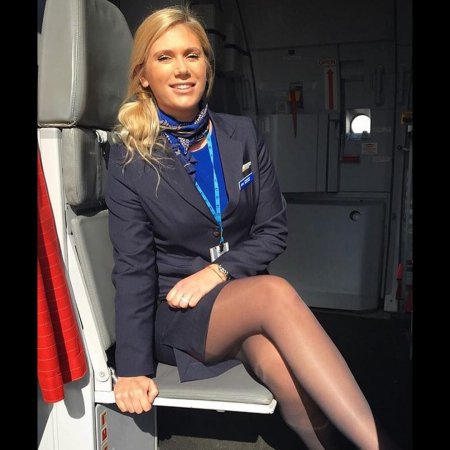Бортпроводница в колготках