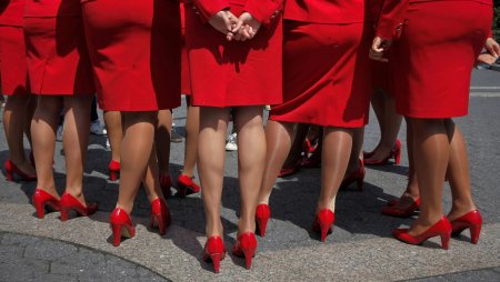 Стюардесса на каблуках