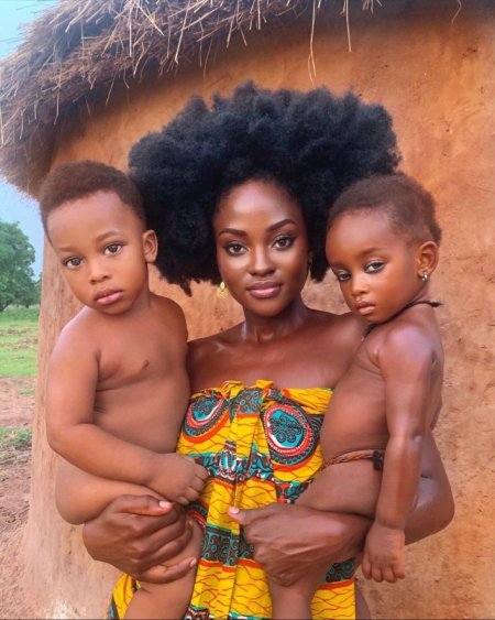 Африканка с ребенком