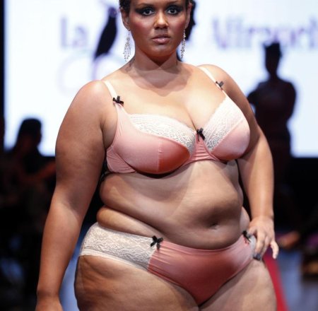 Толстые женщнаподиуме