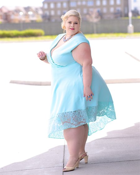 Толстые женщины в платьях