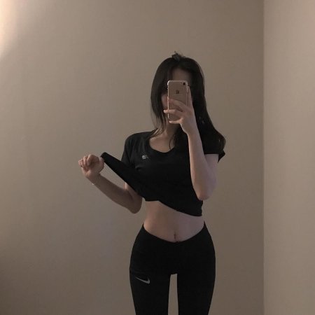 Худое тело девушки кореянки