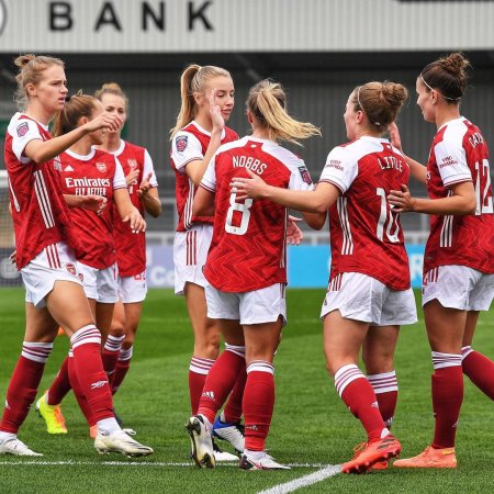 Женские сборные по футболу