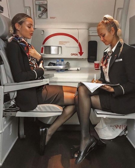 Claire Castel бортпроводница