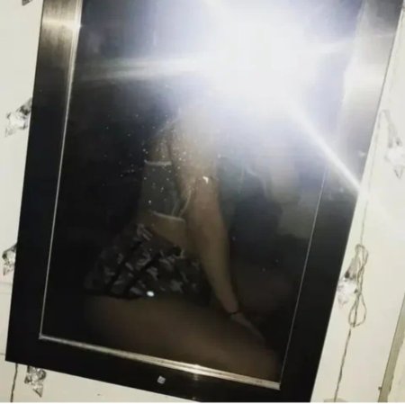 Девушка в зеркале без лица