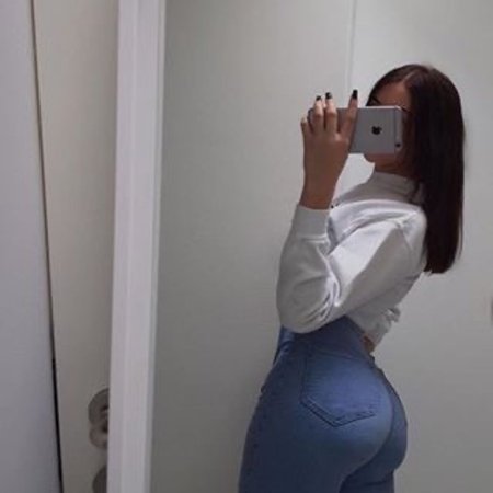 Девушка в зеркале