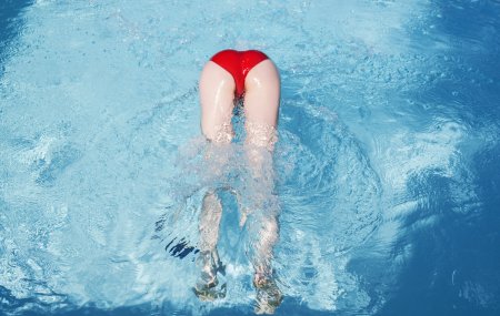 Попы в бассейне