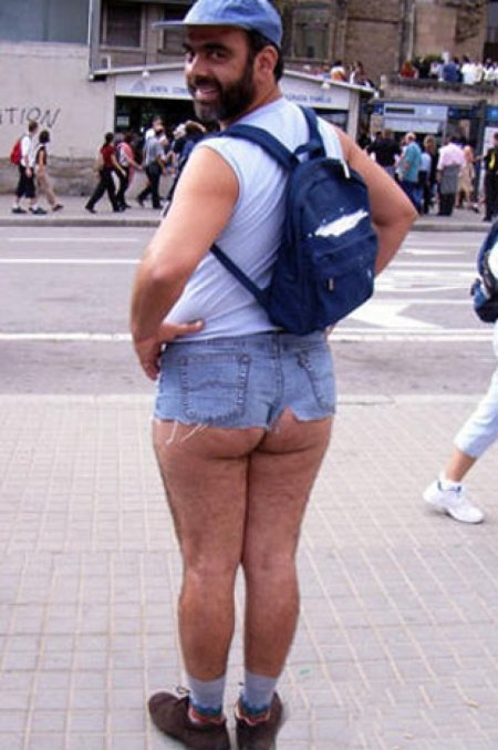 Жирная в шортах