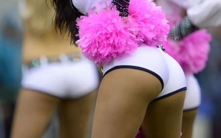 Розовая попа