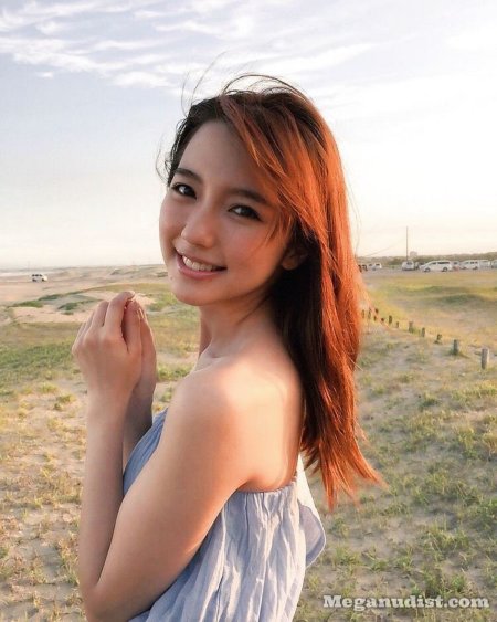 Восточная внешность девушки