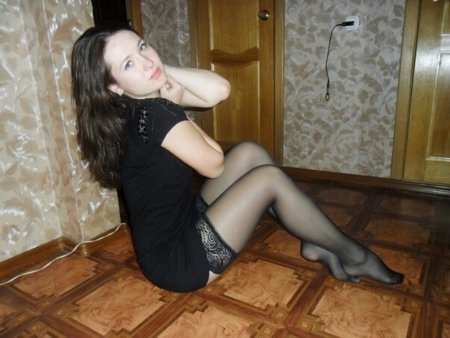 Девушки в чулках домашние