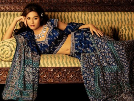 Амрита РАО платья