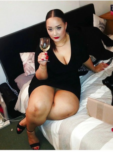 Девушки с большими ляжками