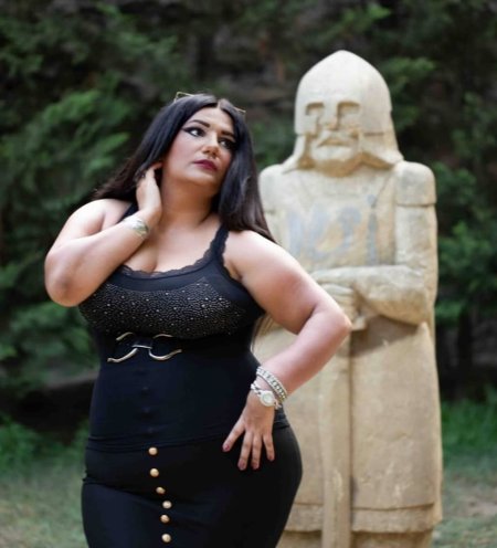 Шахане Надирли модель Plus Size