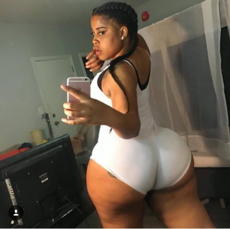 Огромные ягодицы