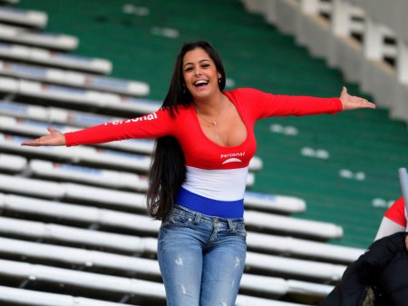 Лариса Рикельме болельщица