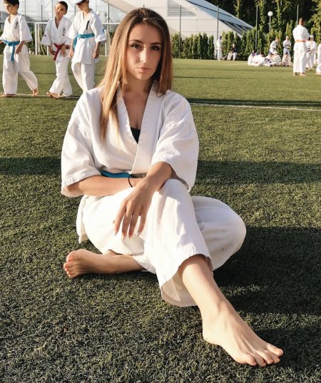 Ульяна Чжан босиком