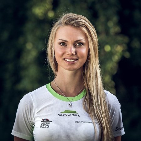 Латышские девушки