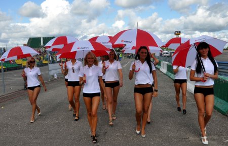 Литовские девушки на улице