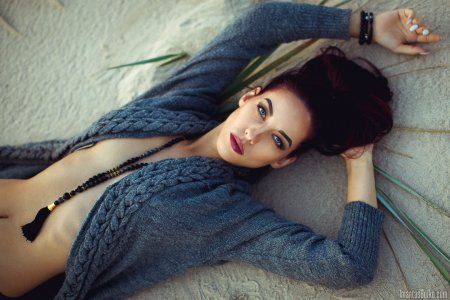 Джессика Альба с голубыми глазами