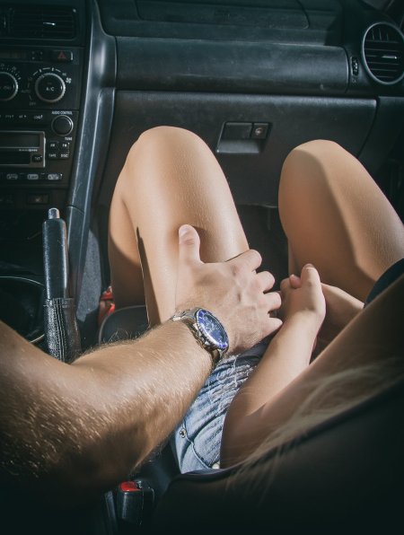 Страсть в автомобиле