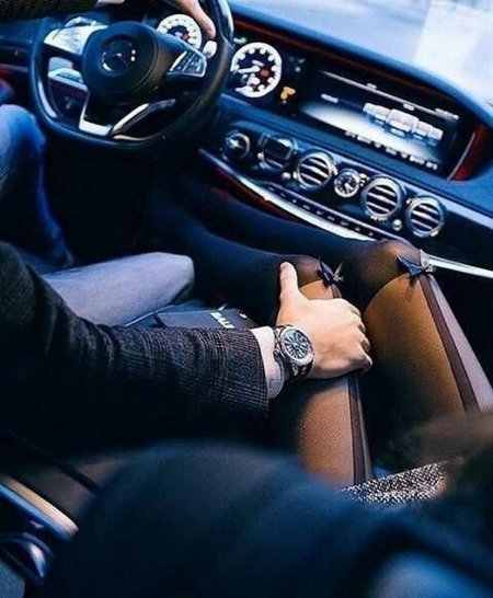 Парень с девушкой в мвшиее