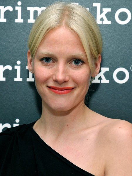 Лаура Бирн основание