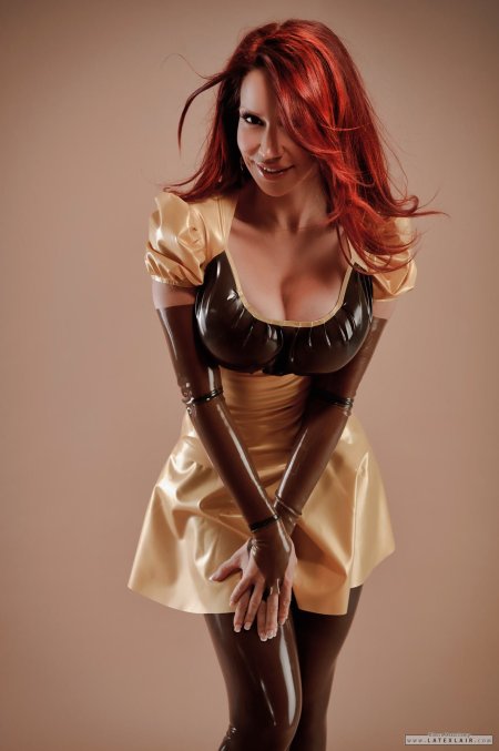 Бьянка Боушам латекс горничная