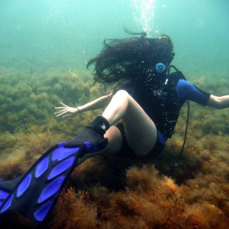 Девушка аквалангист