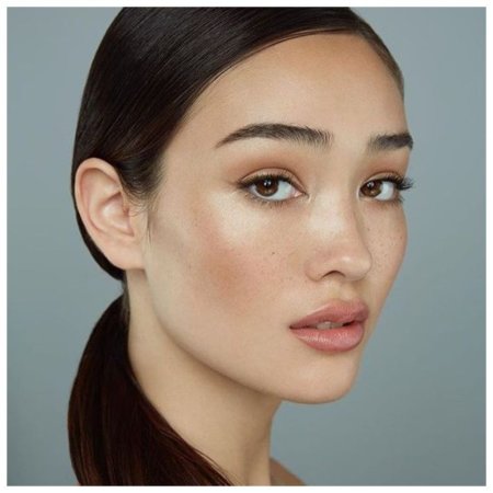 Широкие прямые брови