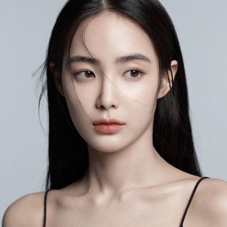 Азиатская внешность девушки