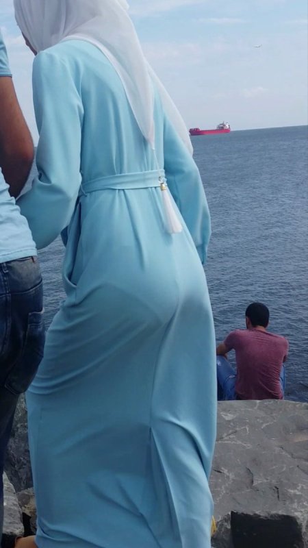 Прозрачная одежда на мусульманке