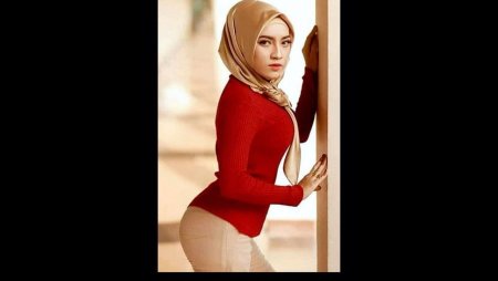 Сабрина Аминова в хиджабе