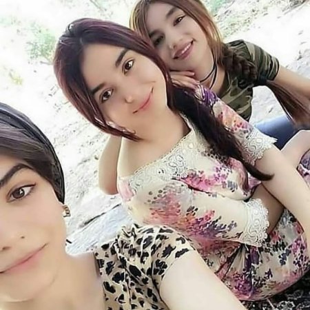 Voyaga yetgan ayollarning qisqichlari aks ettirilgan porno videolar