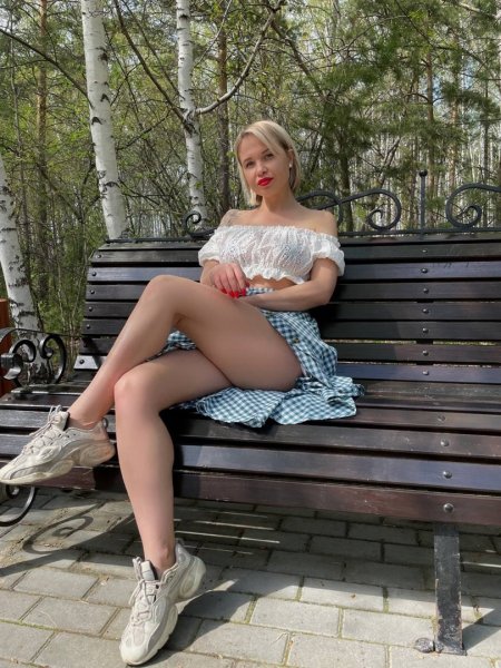 Любовь Томская ножки