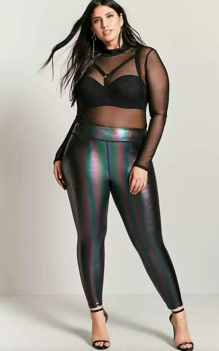 Полные женщины в лосинах