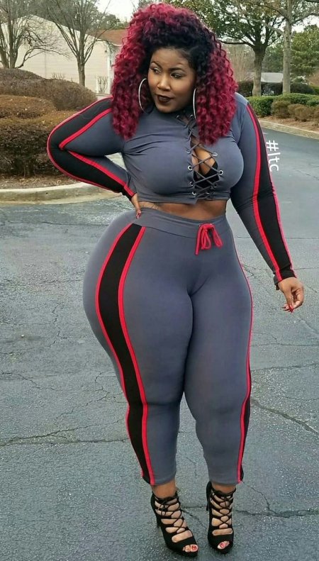 Жирные женщины в леггинсах