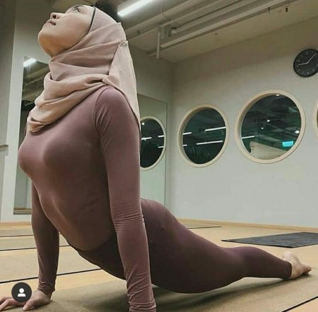 Сандра Арабиан в хиджабе