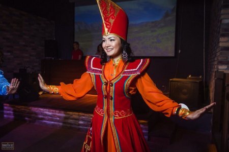 Национальный костюм алтайцев чегедек