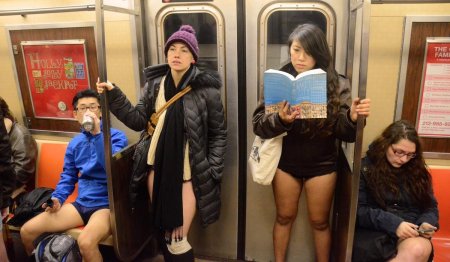 Международная акция no Pants Subway Ride