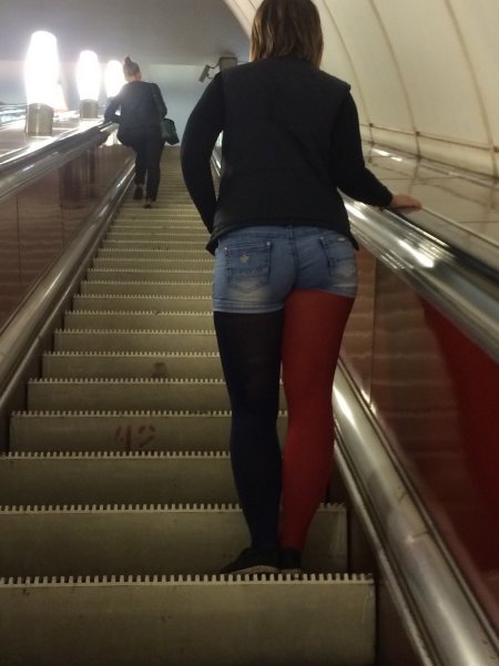 Девушки в питерском метро