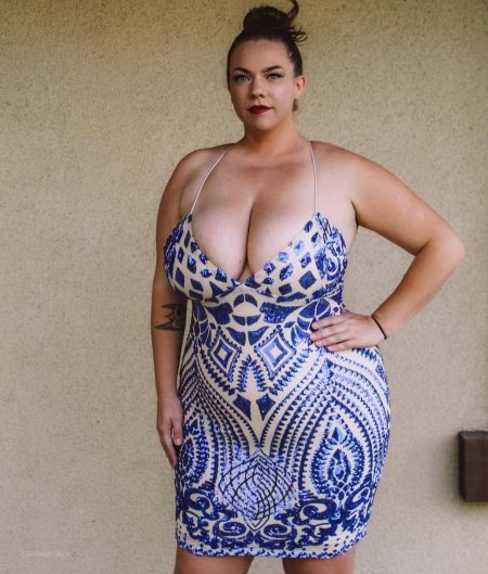 Эшли Данн плюс сайз