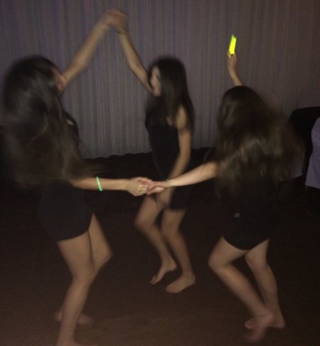 Туса девушек дома