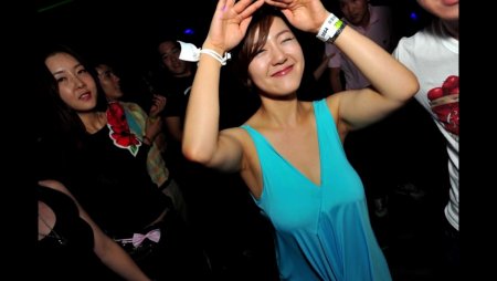 Корейские девушки в ночных клубах