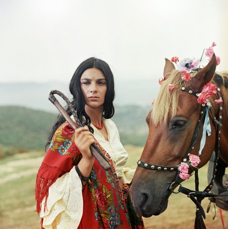 Светлана Тома в фильме табор уходит в небо