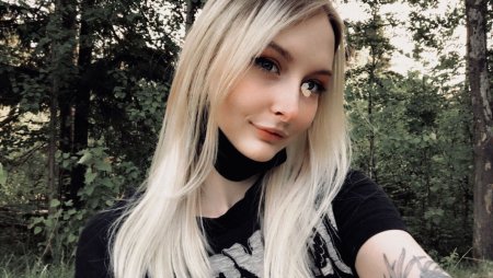 Красива девушка